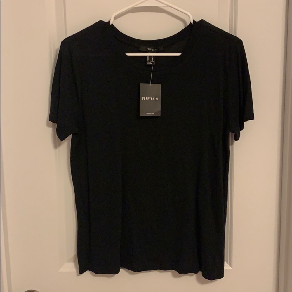 Black Forever 21 Tee
